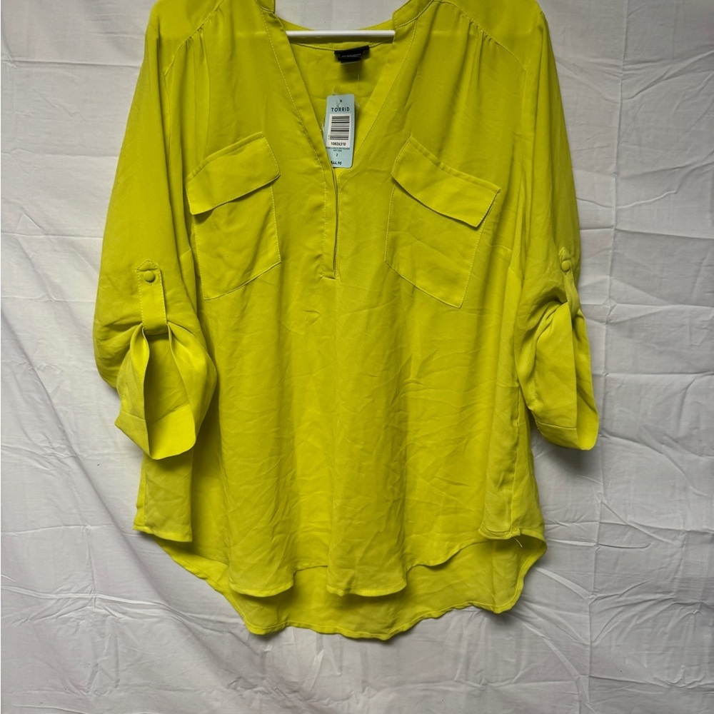 Torrid Blouse Top Womens Size 2 Yellow Roll Tab Sleeve Pockets V Neck Pullover